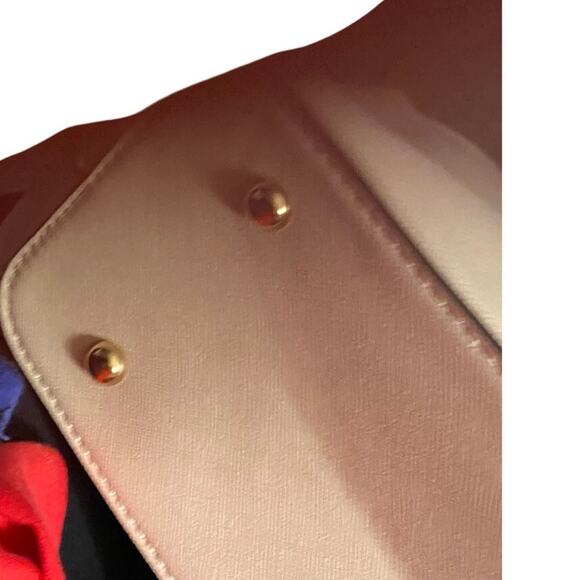 Large Beige Handbag.  Feet on bottom, textured surface.  Dome shape crossbody - Picture 7 of 8